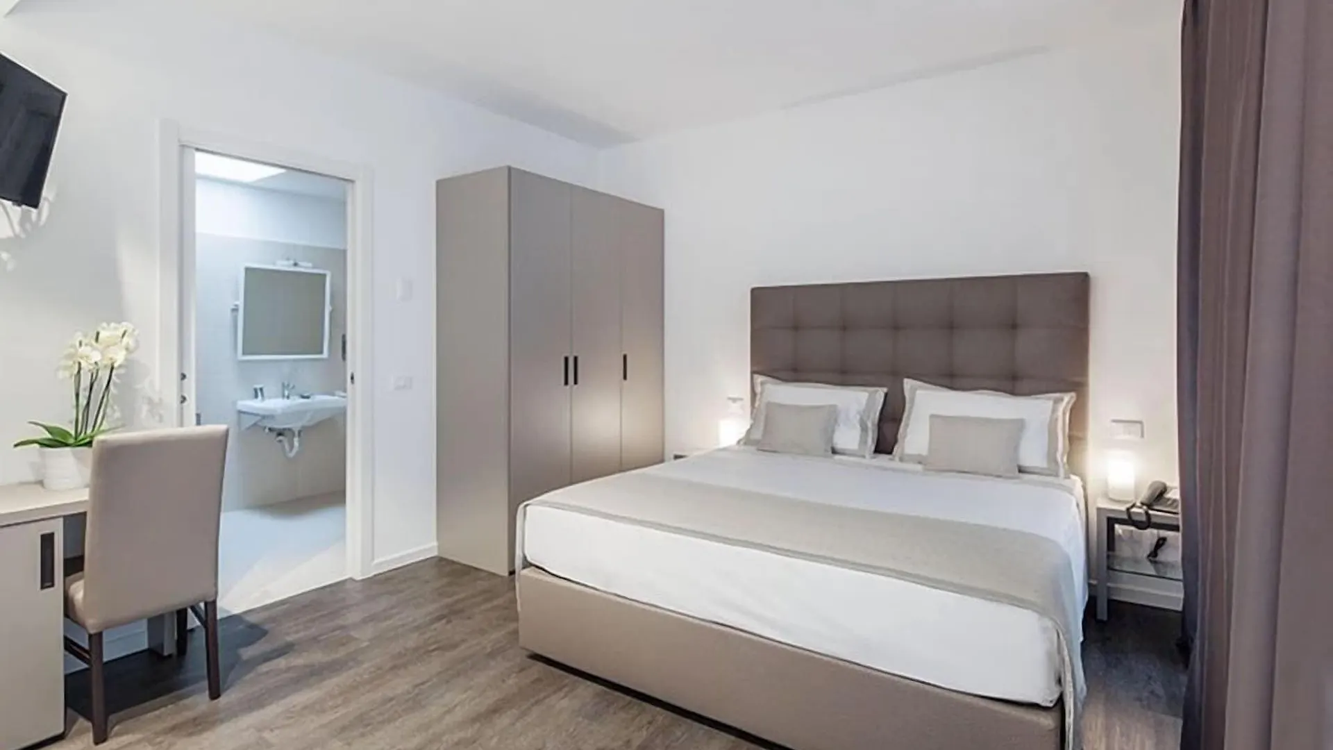 Hotel Studio Inn Centrale & Milano Urban Padel Aparthotel Milan