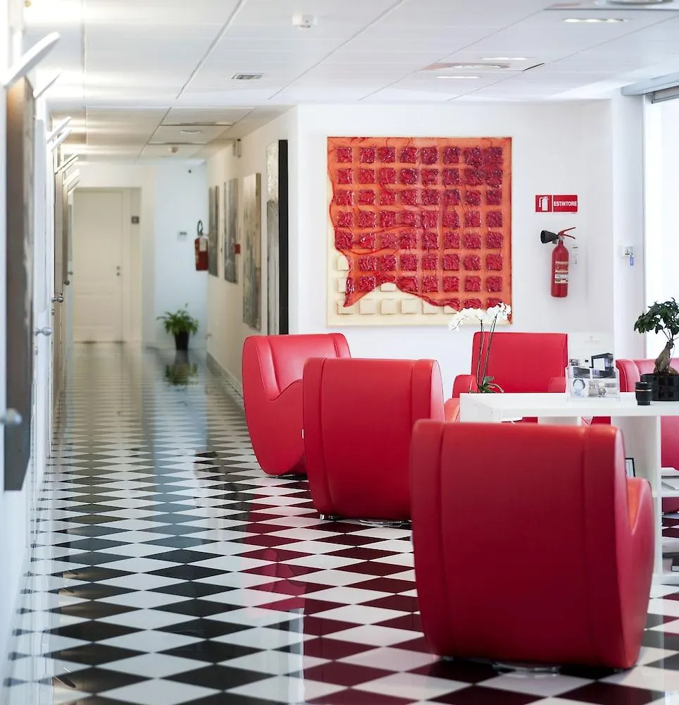 Hotel Studio Inn Centrale & Milano Urban Padel 4*, Milan