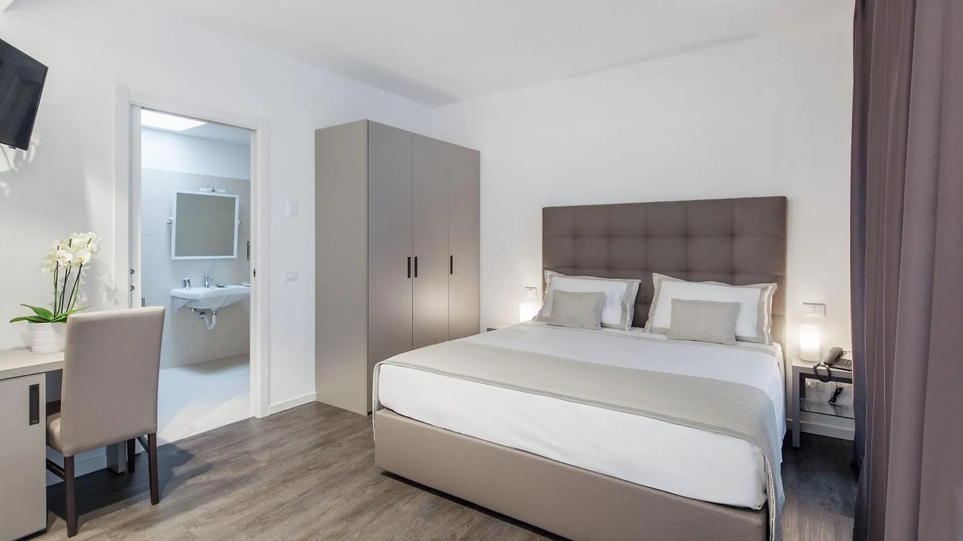 Hotel Studio Inn Centrale & Milano Urban Padel Aparthotel Milan